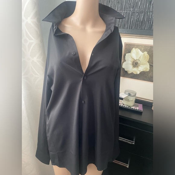Elegant Black Button-Down Shirt size medium - Picture 4 of 6